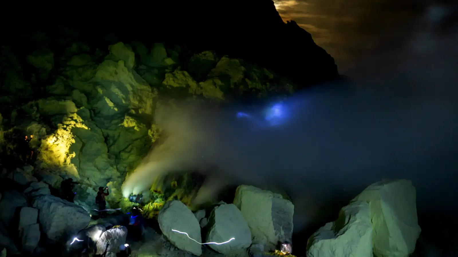 Bali hotel pickup service for Ijen Crater tour adventure